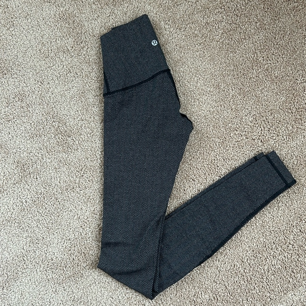 LONG Like new Lululemon black and gray high waisted size 2